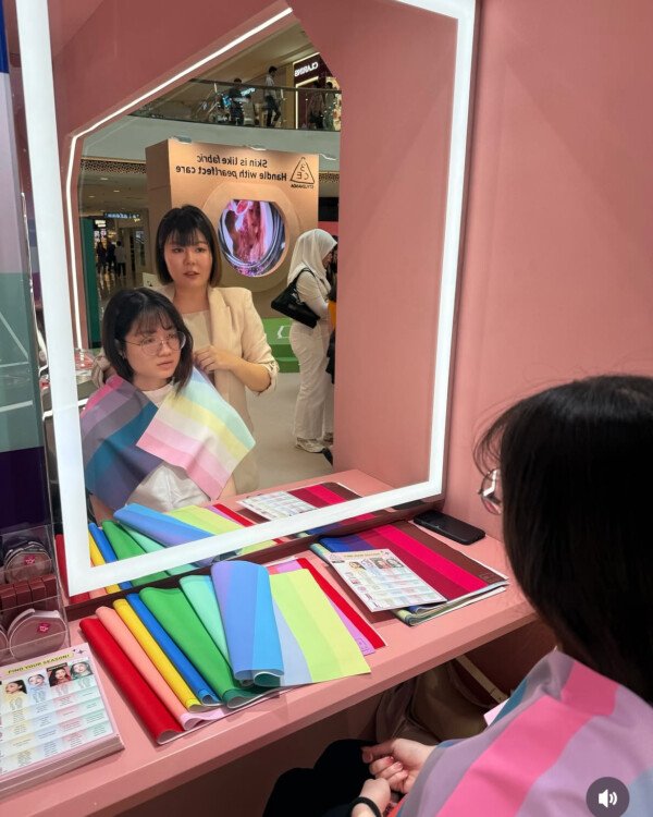 Behind the scenes of our makeup class in Kuala Lumpur, where students learn practical techniques for everyday and professional makeup. makeup class Kuala Lumpur hands-on training professional makeup workshop KL students